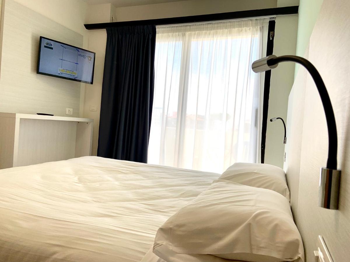 Suites Marilia Apartments Pool Side - Suite Livorno Holiday Home Group Eksteriør bilde